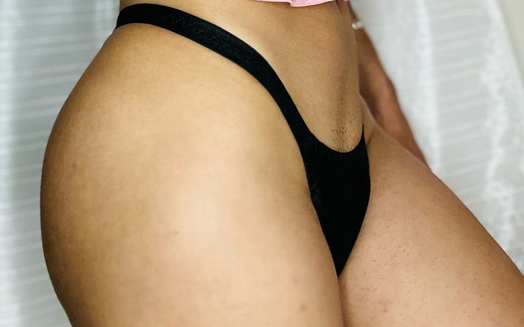“Candy” tanga con forro de algodón y tirante de 3/4”