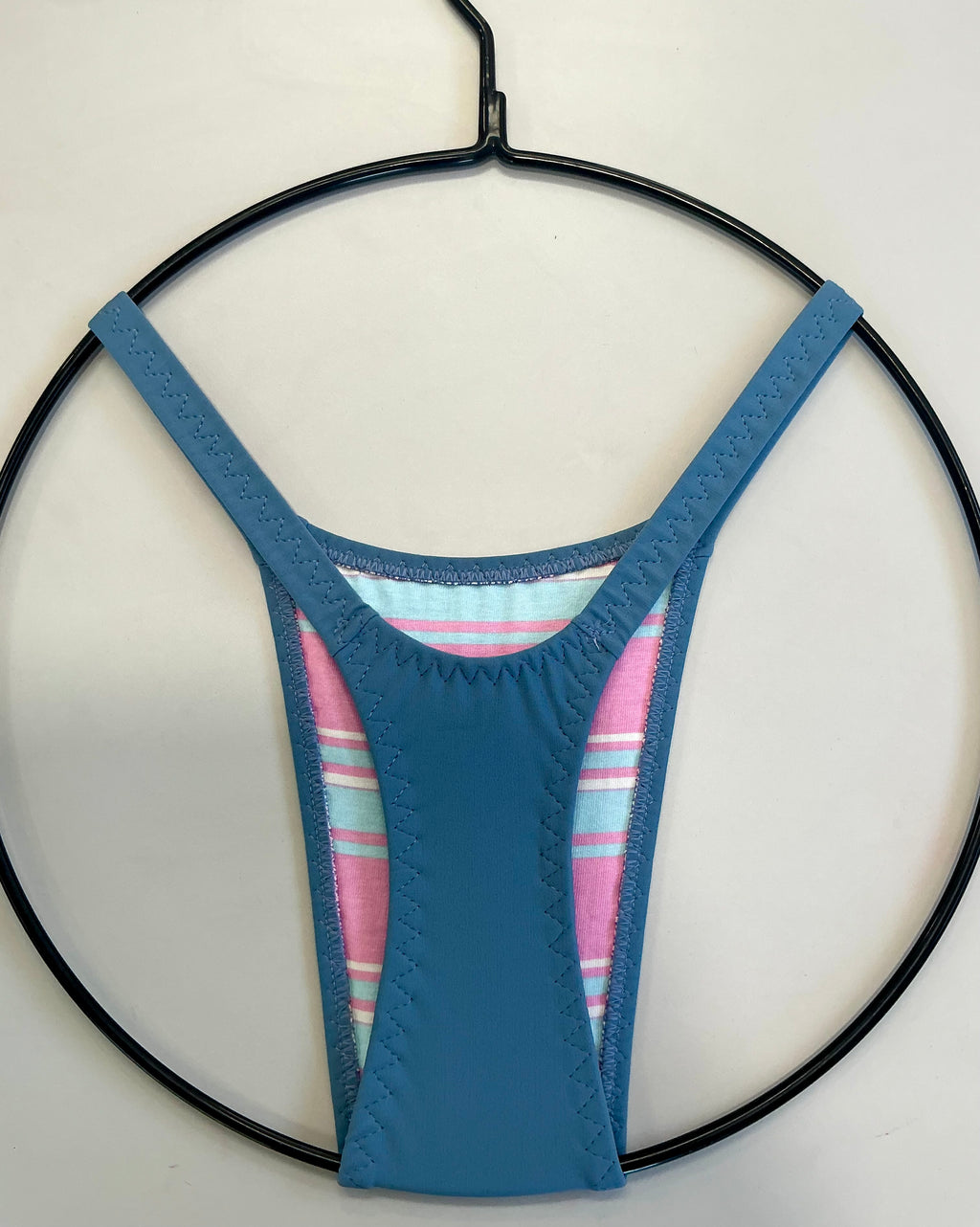 “Candy” tanga con forro de algodón y tirante de 3/4”